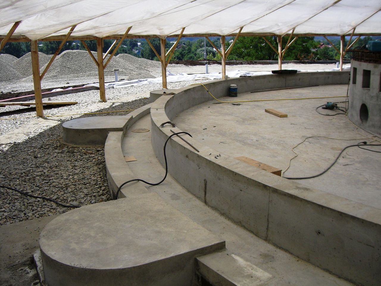 отливка бетонных конструкций фонтана в Майкопе. 2010г.