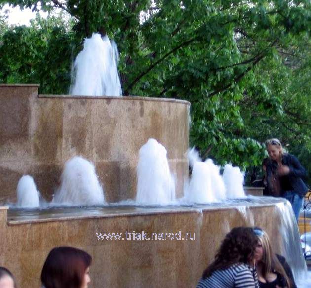 пенные струи фонтана, парк сказка, Ростов-на-Дону, 2007г.
