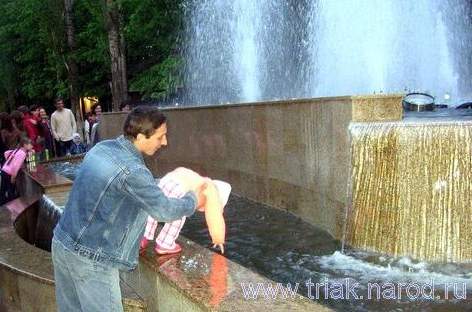 люди у фонтана, парк им.г. Плевен, Ростов-на-Дону, 2007г.