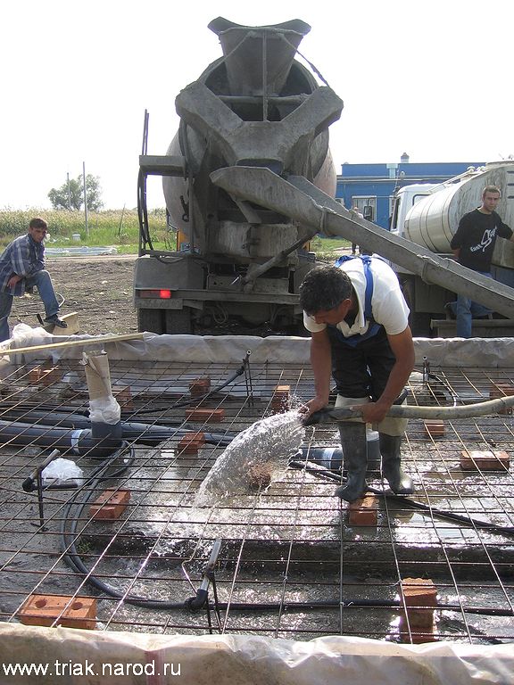 промывка основания фонтана перед бетонированием