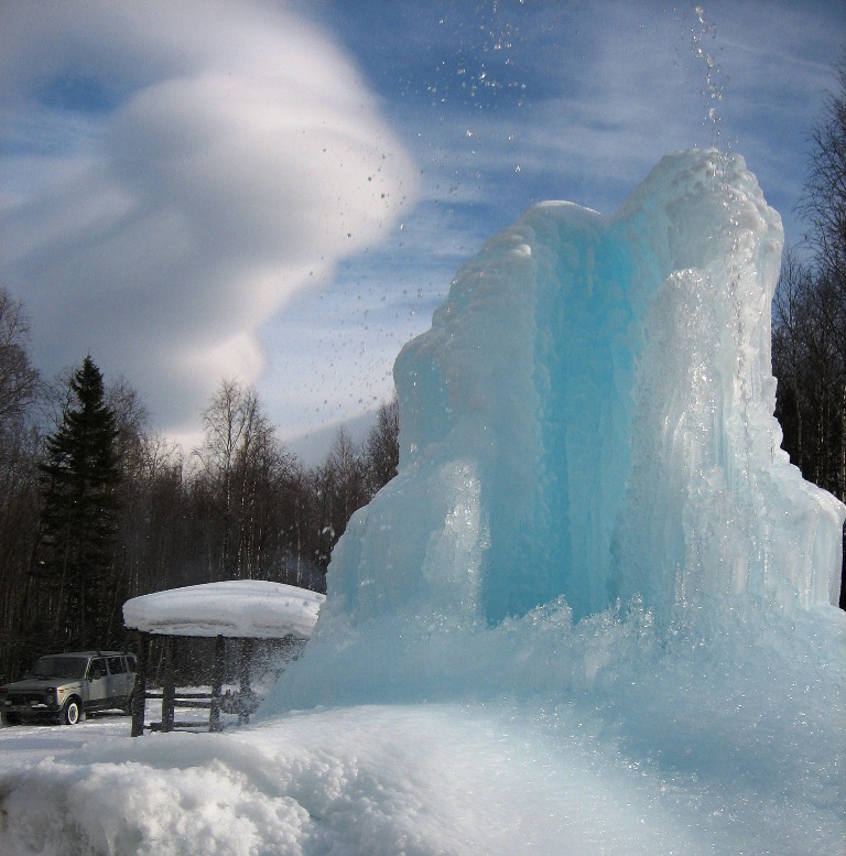 зимний фонтан изо льда
